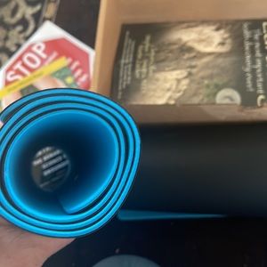 Two Earthing Universal Mats/Book